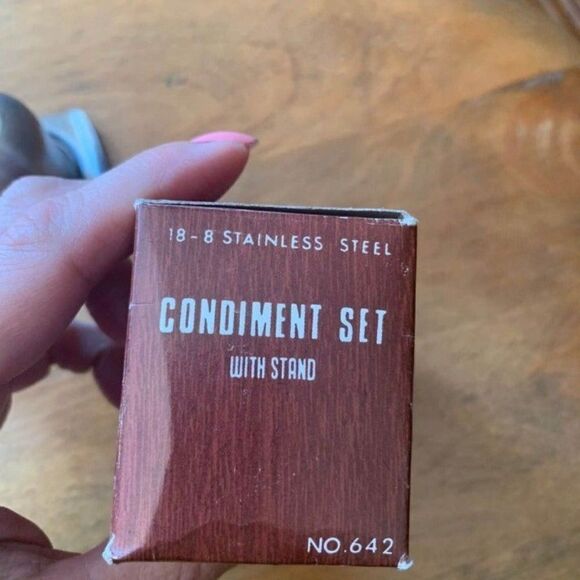 Mid century salt & pepper shakers - Picture 3 of 7